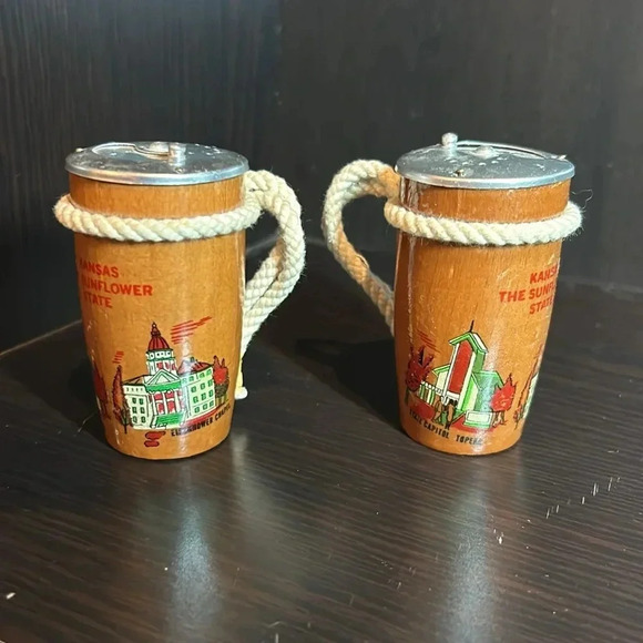 Vintage Set Of Wood Bongos From Kansas W/ Capitol Scene Salt & Pepper Shakers - Picture 3 of 8